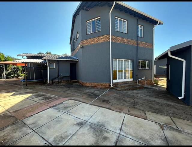5 BEDROOM HOUSE FOR SALE IN DORINGKLOOF